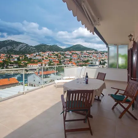 Seaview - Zf Hvar בית הארחה 4*