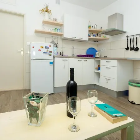 Gostinjska kuća Seaview - Zf Hvar *